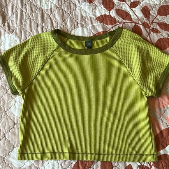 green crop top💚 - Picture 1 of 1